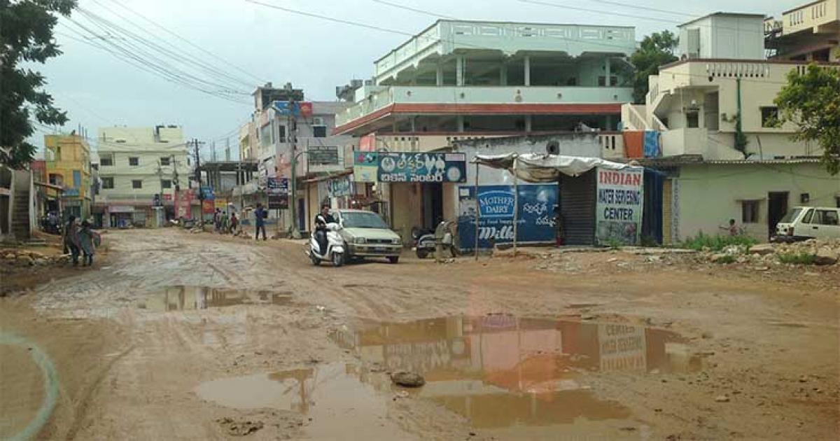 Bad roads in Mansoorabad Mosque